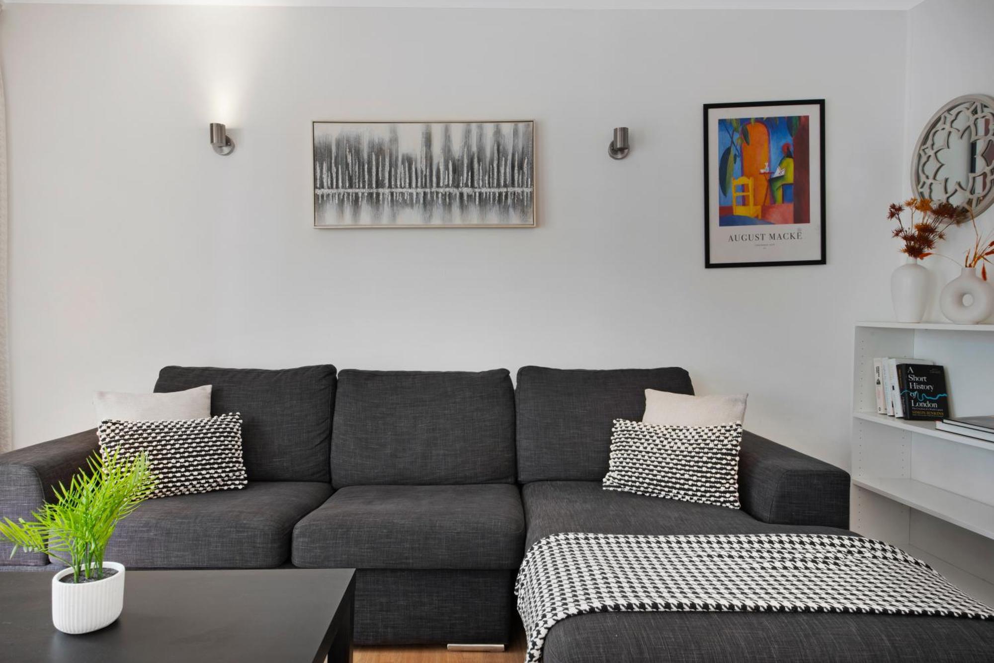 2 Bed Apartment- London- Lift & Balcony Appartamento Londra