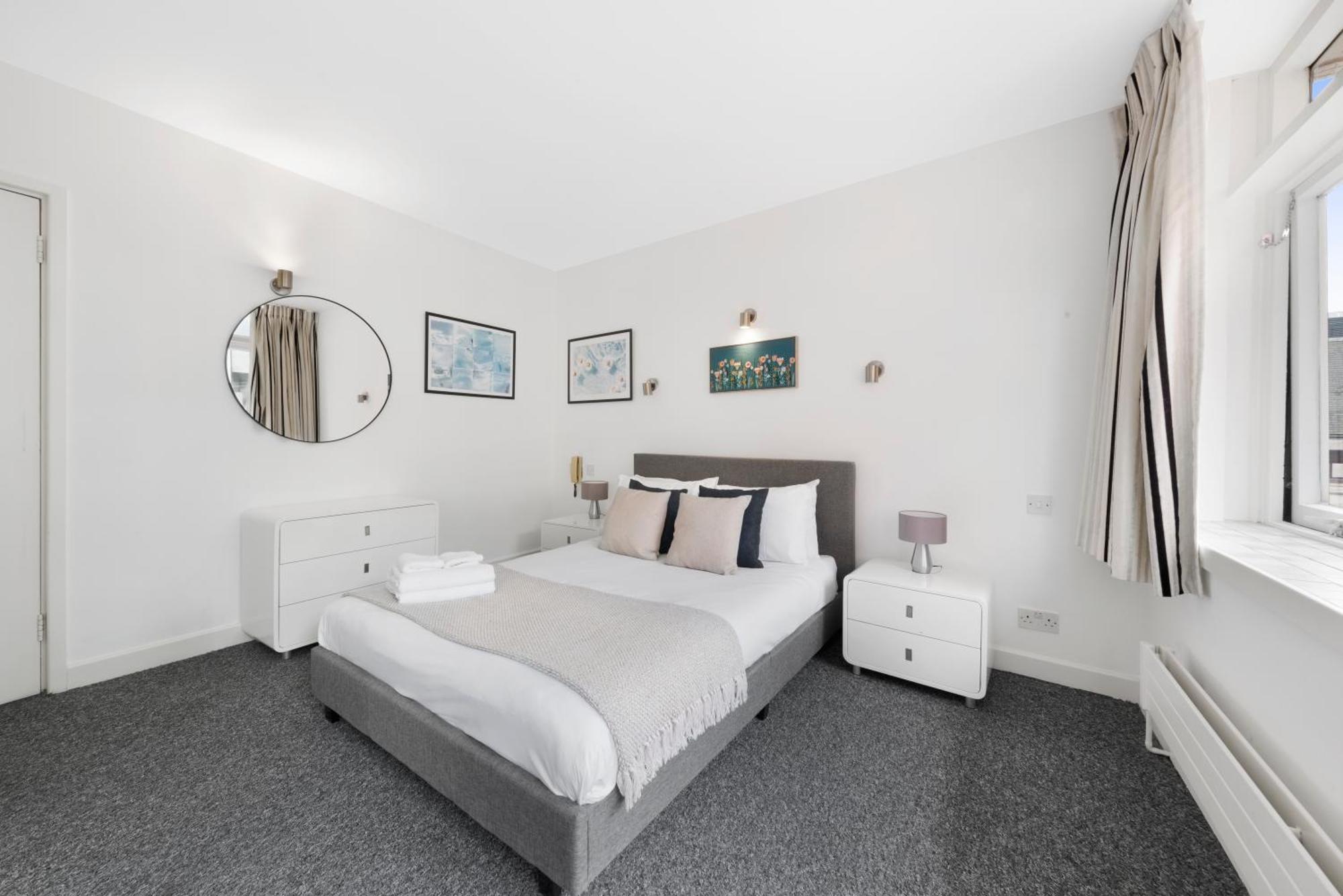 2 Bed Apartment- London- Lift & Balcony Appartamento