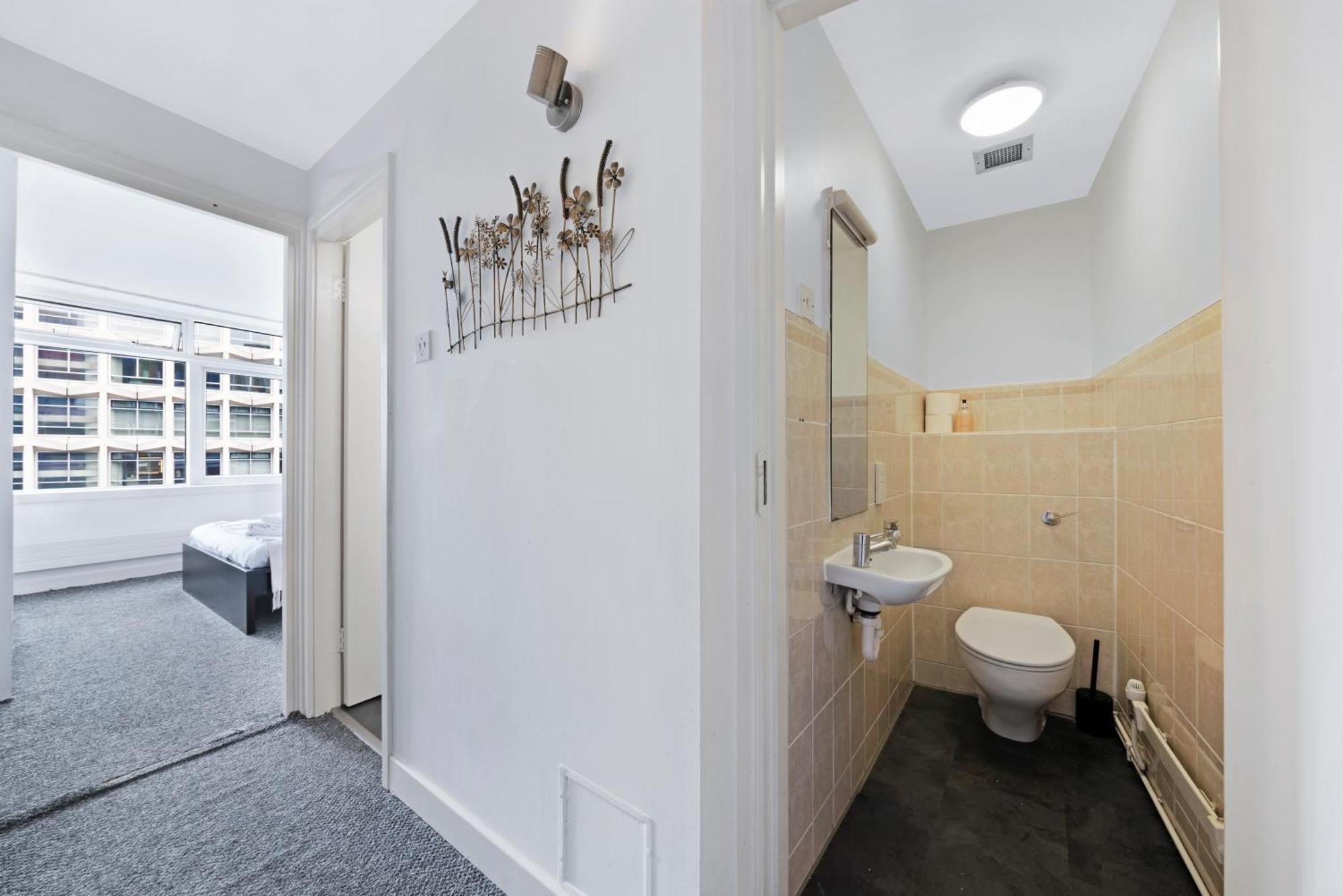 2 Bed Apartment- London- Lift & Balcony Appartamento *