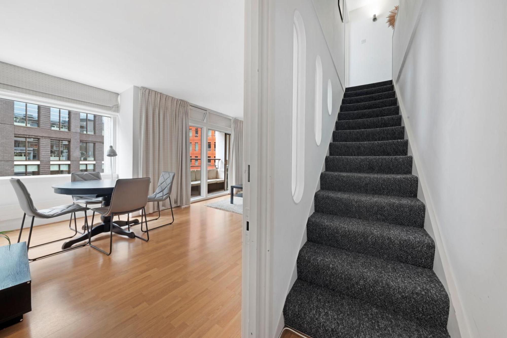 2 Bed Apartment- London- Lift & Balcony * Londra